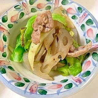 豚こまときゃべつとれんこんの炒め物